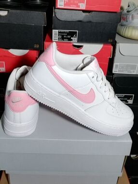 NIKE AIR FORCE1 WHITE-IPINK WOMEN US SIZE 8.5 BRAND NEW IN BOX